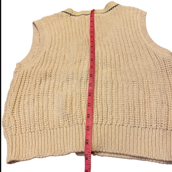 American Eagle Cream Cable Knit Button-front V-neck Preppy Vest size Small - Picture 3 of 6